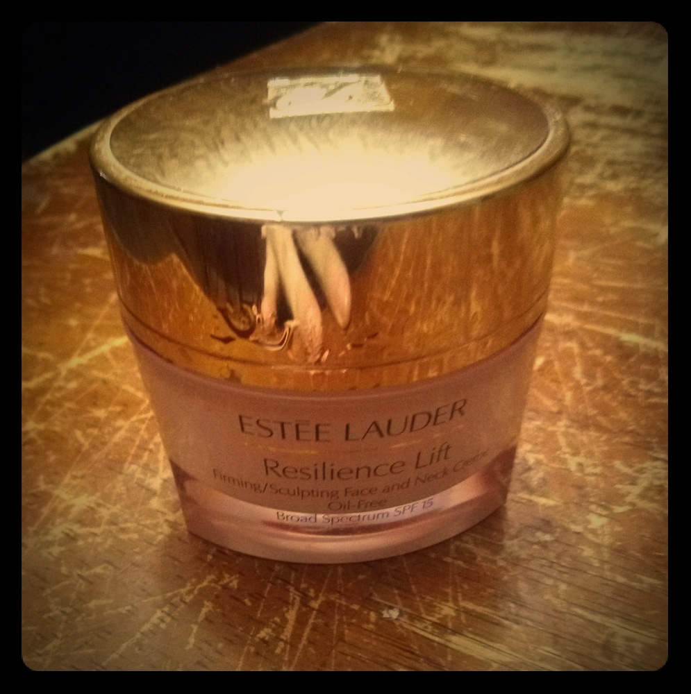 Estee Lauder resilience lift face cream